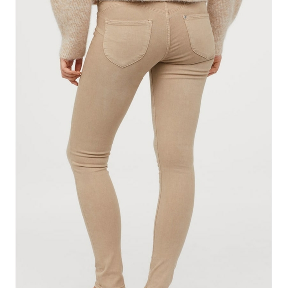 2/$20 💙H&M Push Up Low Rise Jeggings - Picture 2 of 11